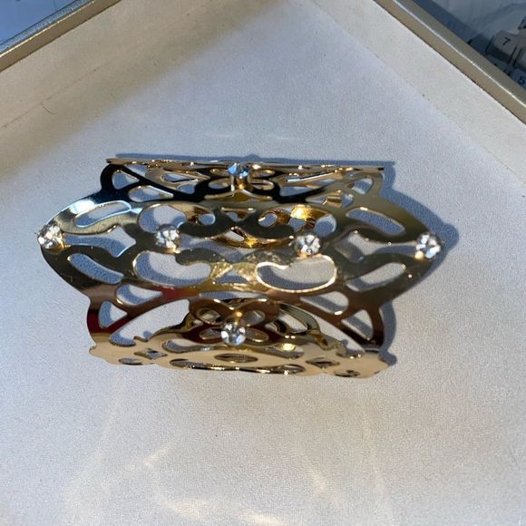 Various bracelets and bangles. All in fine condition​ - Picture 8 of 10